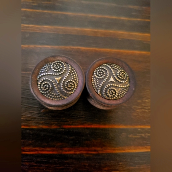 Embellishmed Wood Plug - Picture 1 of 4